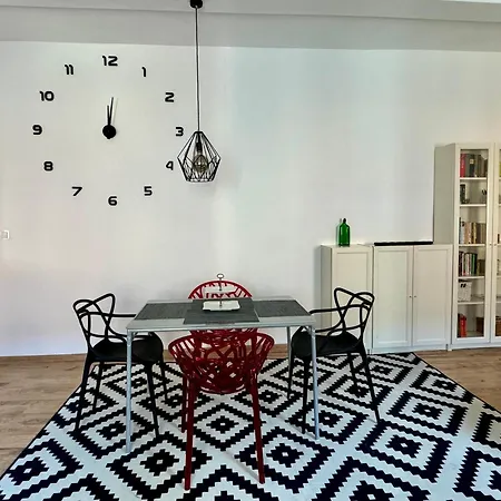 Kato 3 Maja 100m2 Apartment *