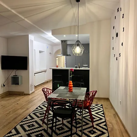 Kato 3 Maja 100m2 Apartmán *